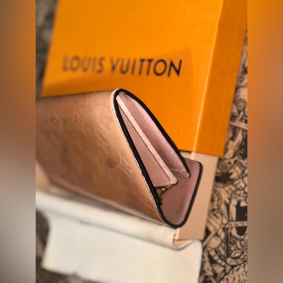LOUIS VUITTON VERNIS MOCHA BROWN SARAH WALLET - Picture 14 of 16